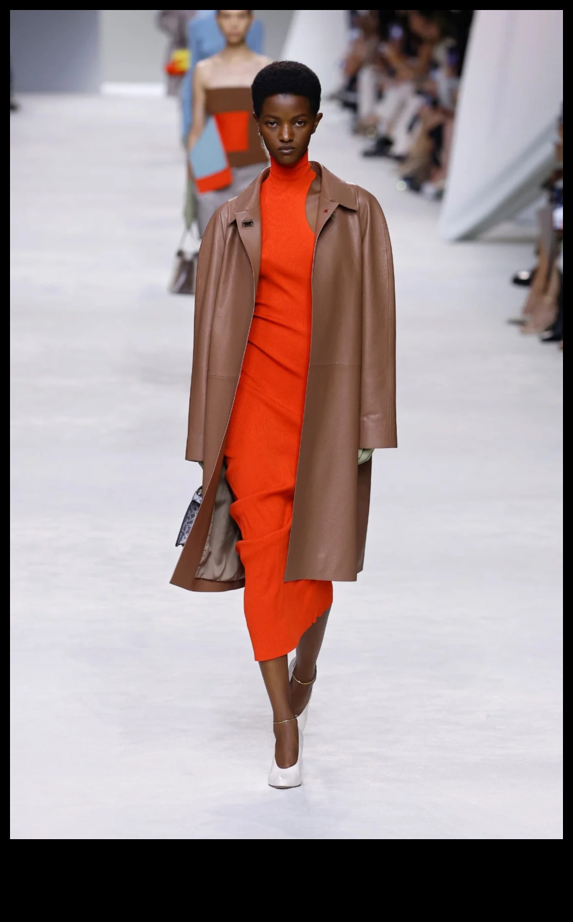 Runway Ready Revelry: Toast la măreția ținutelor la modă