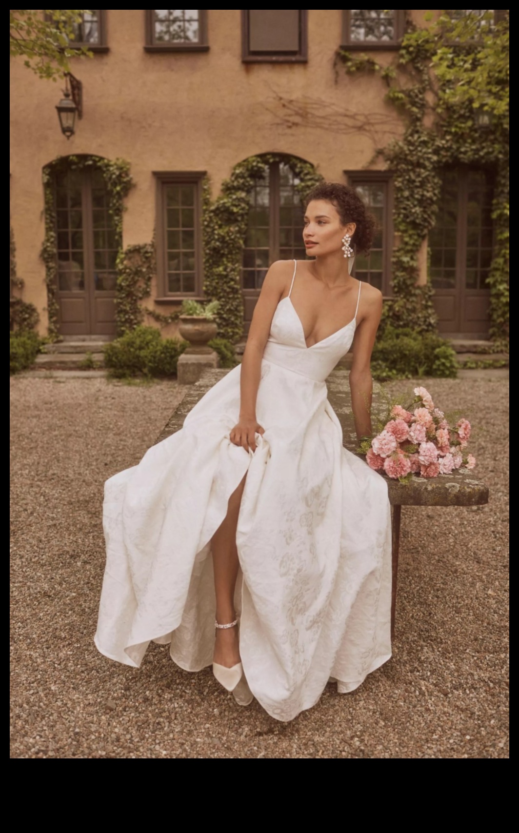 Jurăminte elegante: modele de rochii de mireasă de tendință