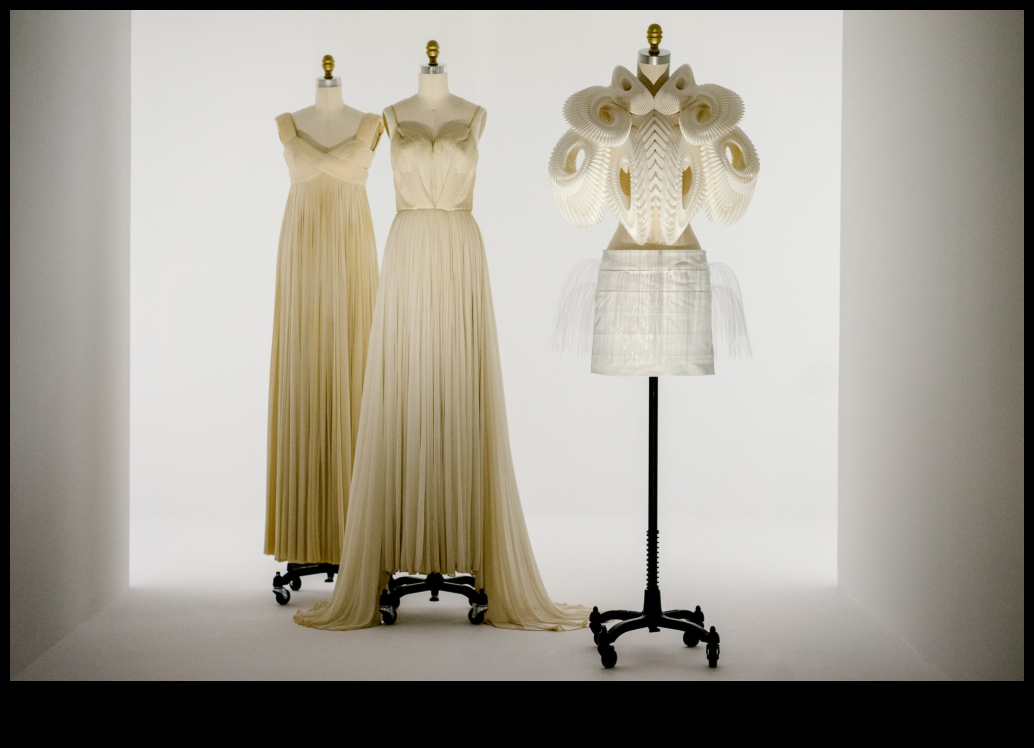 Tech Couture Fashion întâlnește inovația în ținutele moderne 5 Tech Couture: ținute moderne care îmbină moda și inovația